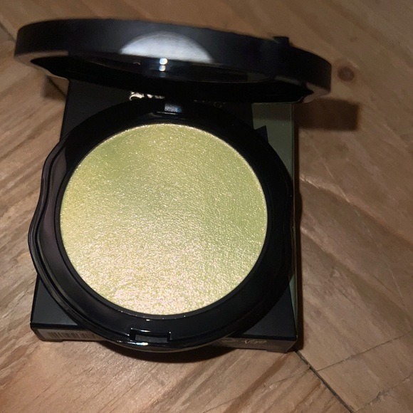 New KAT VON D METAL CRUSH EXTREME HIGHLIGHTER NEW limited edition Gravitron